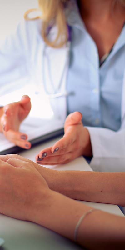 Врач с пациентом